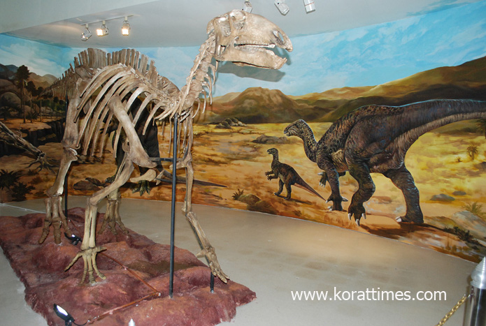 พบไดโนเสาร์พันธุ์ใหม่ของโลก-web5-1
