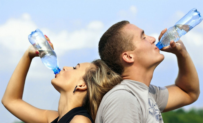 ดื่มอย่างสบายใจ! น้ำดื่มไทยไม่พบการปนเปื้อนไมโครพลาสติกยันปลอดภัยต่อการบริโภค(ชมคลิป)