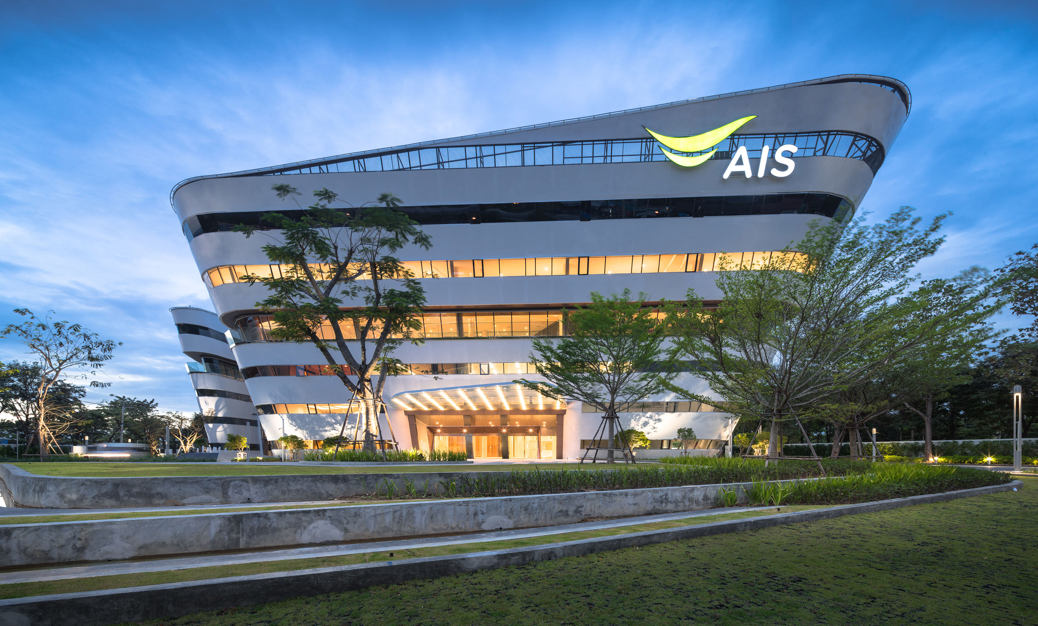 AIS ปูพรม ศึกษาทดสอบ 5G ทุกภาคทั่วประเทศ เป็นรายแรก! ล่าสุด บุกถิ่นอีสาน กดปุ่มเปิด 5G บน Live Network ที่โคราช